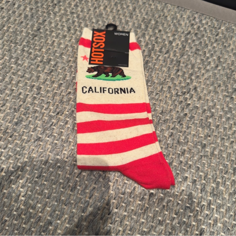 NWT- Hot Sox Red and Cream California Striped Casual Socks Womens - Picture 2 of 4